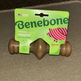Benebone 854111004569 Zaggler Medium Rolling Dog Chew Bacon For Aggressive Chewers Free Ship