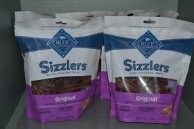 2027 Blue Buffalo 840243102815 6 Sizzlers With Real Pork Bacon-style Dog Treats Oz Bag 12/26
