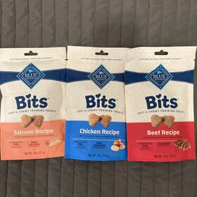 Blue Buffalo 859610005185 Bits Natural Soft-moist Training Dog Treats Beef Chicken Salmon H31