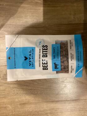 Carnivore Meat Company 840199684014 Vital Essentials Freeze Dried Raw Dog Treats Beef Bites 2.5 Oz