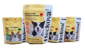 300081 Heckova Freeze Dried Raw Treats Variety Mix Of Chicken And Beef Liver Cubes