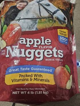 1000005 Manna Pro Bite-size Nuggets For Horses - Pocket Sized Training Horse Treats