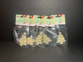 More & Merrier 800443595589 Lot Of 5 And Chicken Flavored Christmas Tree Dog Munchy Chew Treats