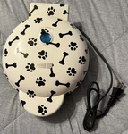 Dash Dog Treat Maker 8-BONES Non-stick Homemade Snacks White. Fixed Price $25.00.