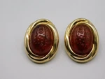 B198-VINTAGE Clip Earrings Chunky Gold Tone/amber 1" X 1.25". Fixed Price $6.75.